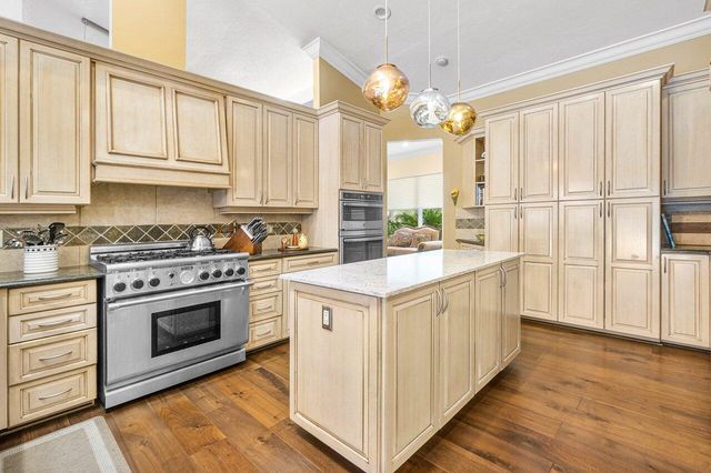 45 Dunbar Road, Palm Beach Gardens, FL 33418