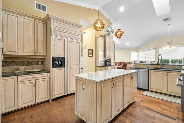 45 Dunbar Road, Palm Beach Gardens, FL 33418