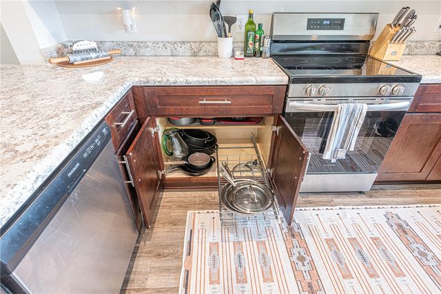 2420 E Illinois Alley, Fayetteville, AR 72701
