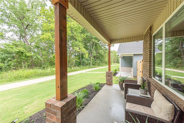 2420 E Illinois Alley, Fayetteville, AR 72701