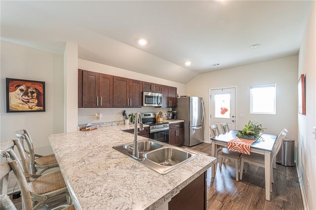 2420 E Illinois Alley, Fayetteville, AR 72701