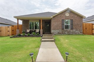 2420 E Illinois Alley, Fayetteville, AR 72701