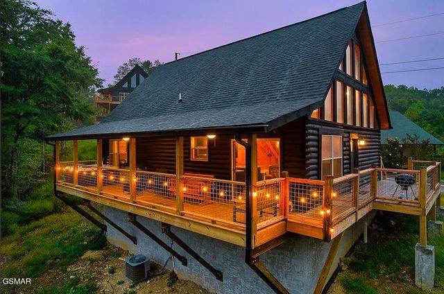 2304 Wingspan Drive, Sevierville, TN 37876