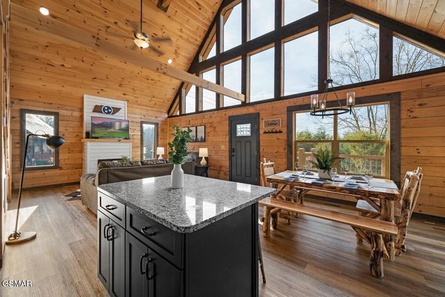 2304 Wingspan Drive, Sevierville, TN 37876