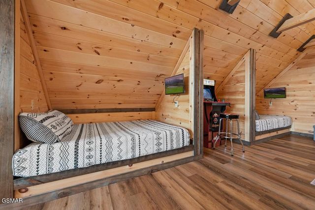 2304 Wingspan Drive, Sevierville, TN 37876