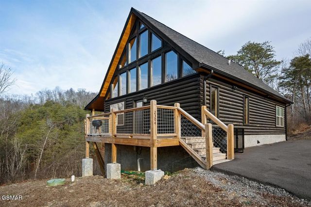 2304 Wingspan Drive, Sevierville, TN 37876