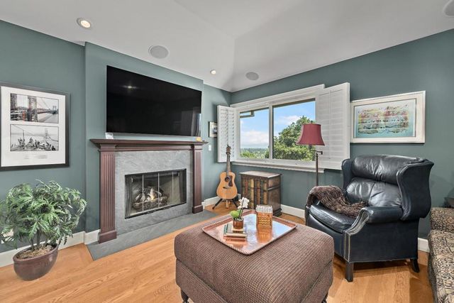 14 Susan Gale Court, Menlo Park, CA 94025