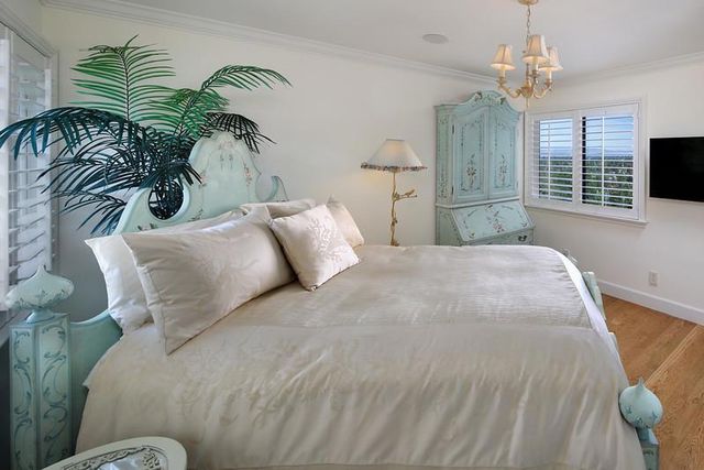 14 Susan Gale Court, Menlo Park, CA 94025