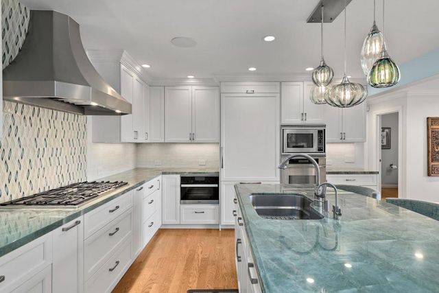 14 Susan Gale Court, Menlo Park, CA 94025