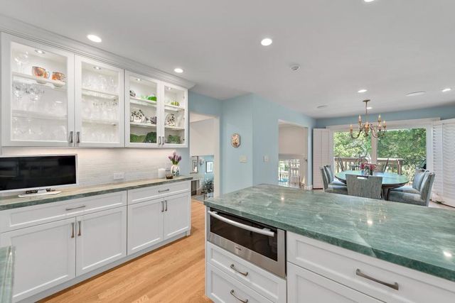 14 Susan Gale Court, Menlo Park, CA 94025