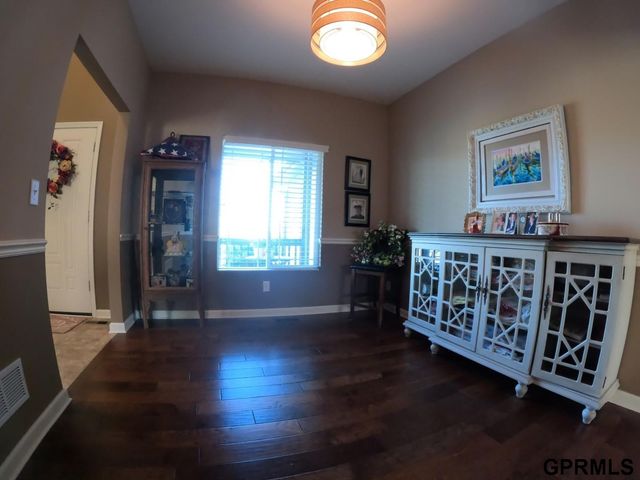 8507 S 106 Street, La Vista, NE 68128