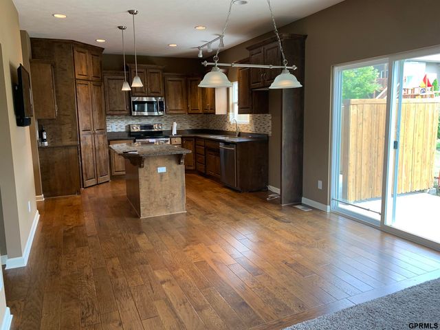 8507 S 106 Street, La Vista, NE 68128