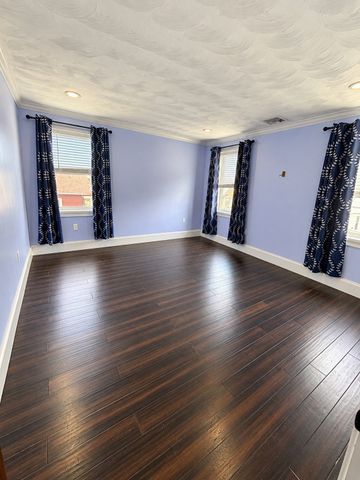 996 Walnut St, Fall River, MA 02720