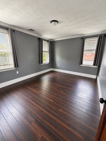 996 Walnut St, Fall River, MA 02720