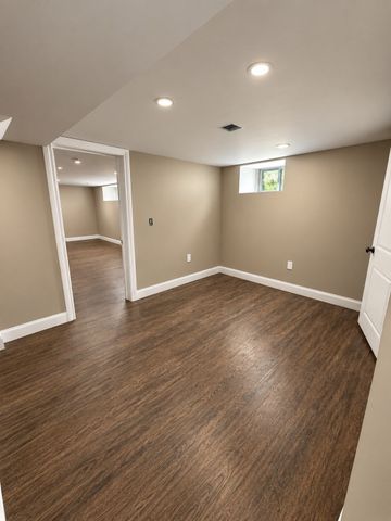 996 Walnut St, Fall River, MA 02720