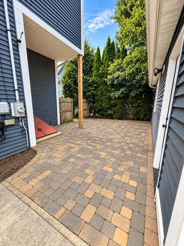 996 Walnut St, Fall River, MA 02720