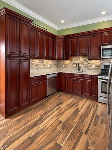 996 Walnut St, Fall River, MA 02720