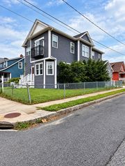 996 Walnut St, Fall River, MA 02720