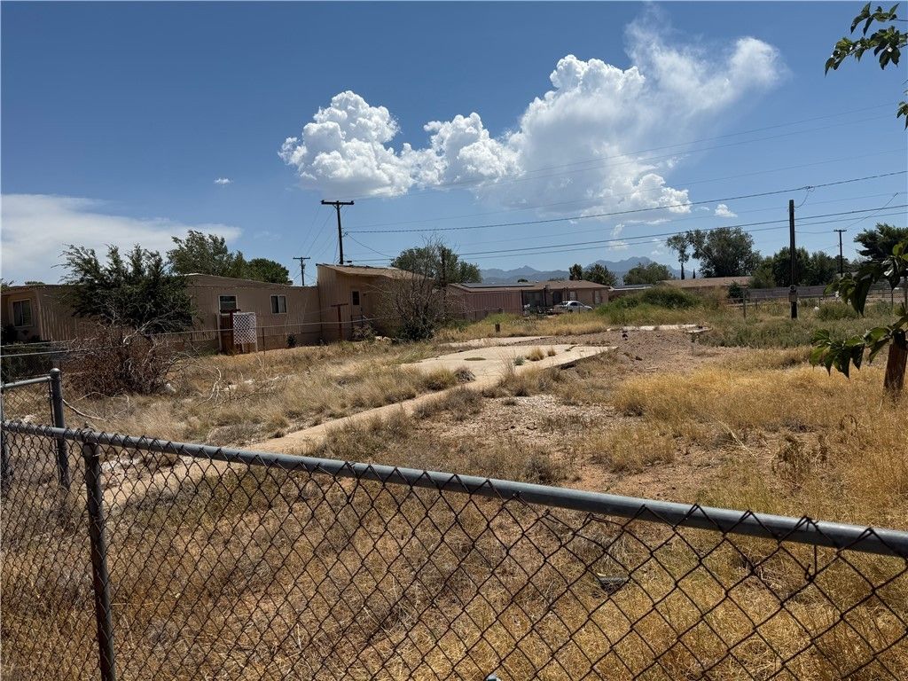 3940 E Shaeffer Avenue, Kingman, AZ 86409