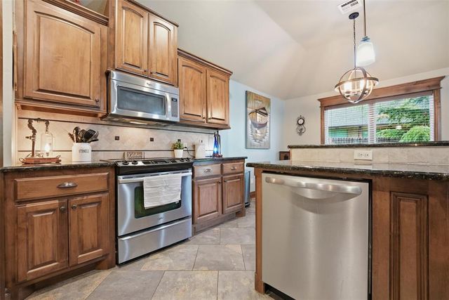 2236 Timber Ridge, Yukon, OK 73099