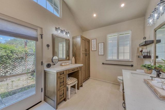 32 Crazy Horse Canyon Road, Salinas, CA 93907