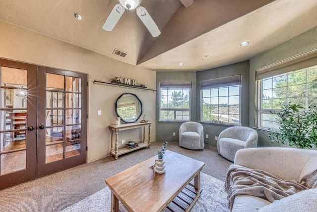 32 Crazy Horse Canyon Road, Salinas, CA 93907