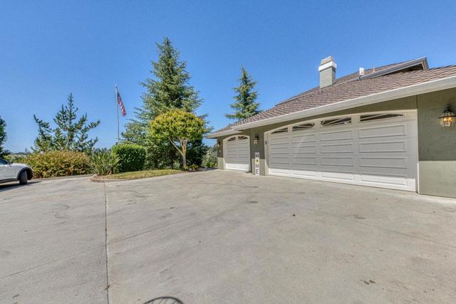 32 Crazy Horse Canyon Road, Salinas, CA 93907