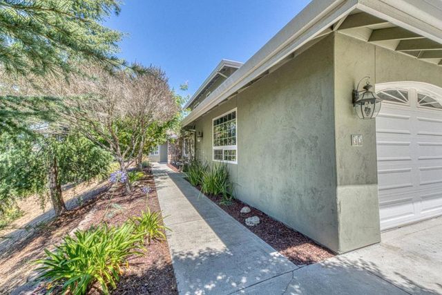 32 Crazy Horse Canyon Road, Salinas, CA 93907
