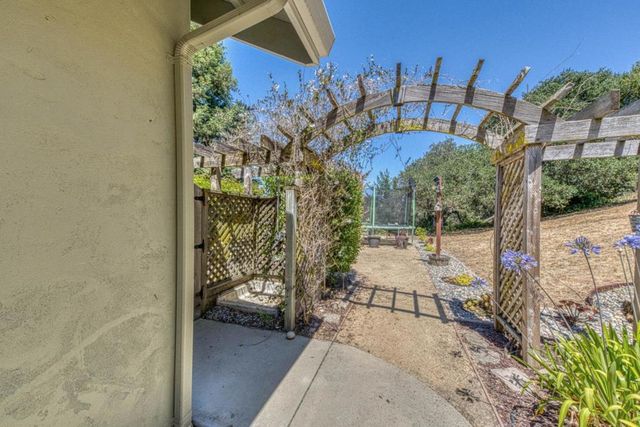 32 Crazy Horse Canyon Road, Salinas, CA 93907