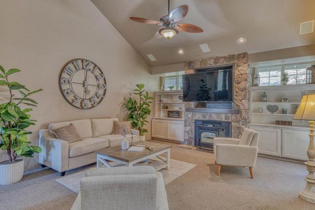 32 Crazy Horse Canyon Road, Salinas, CA 93907