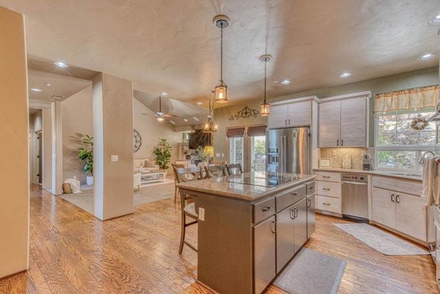 32 Crazy Horse Canyon Road, Salinas, CA 93907