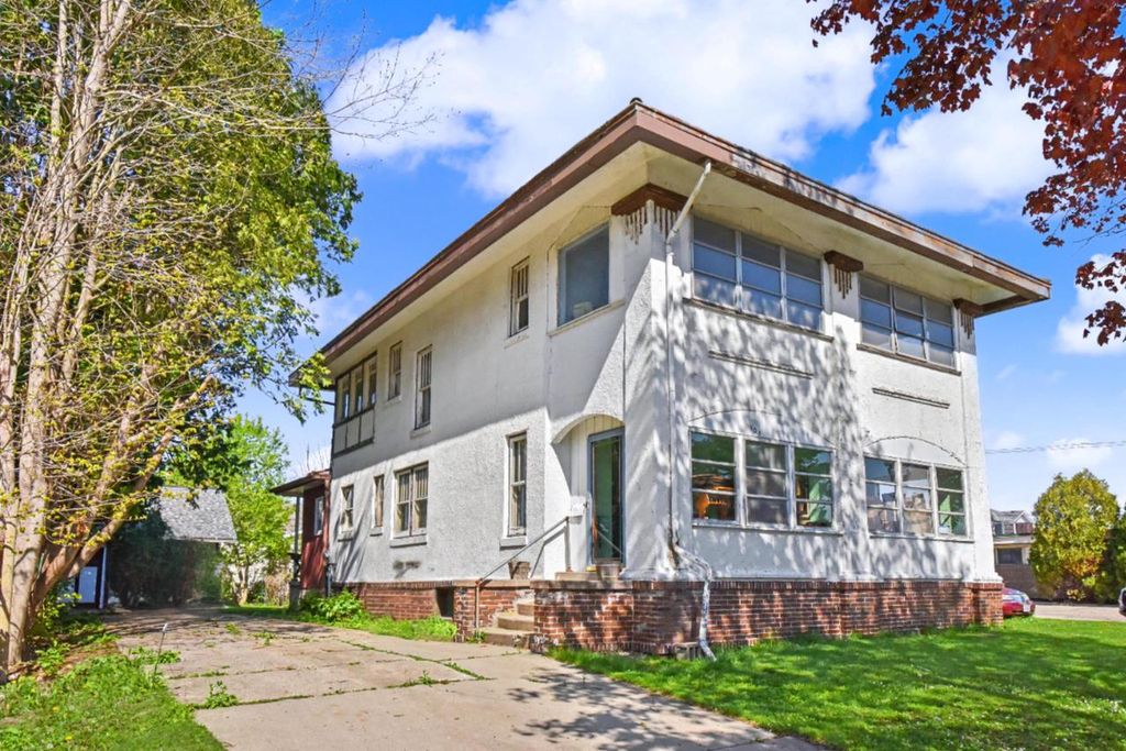 108 S Washington STREET, Elkhorn, WI 53121