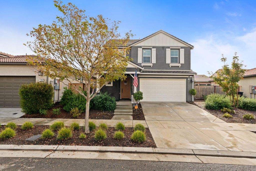 724 Arrowhead Drive, Madera, CA 93636