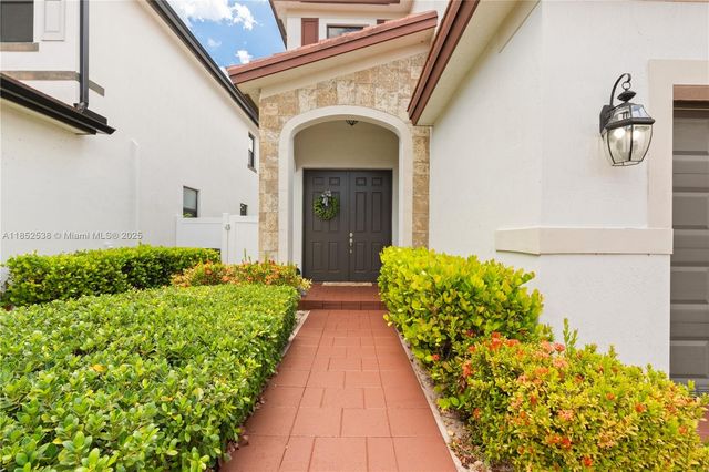10488 W 35th Way, Hialeah, FL 33018