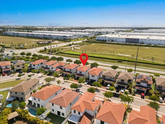 10488 W 35th Way, Hialeah, FL 33018