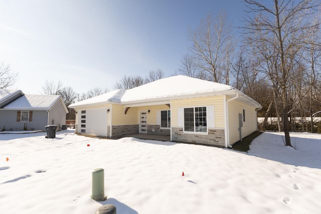 1817 RHONDA COURT, Moberly, MO 65270