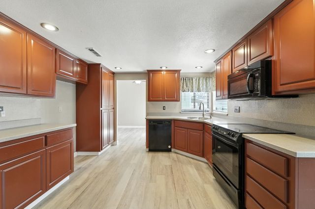 834 Cedar Ridge Dr, Turlock, CA 95382