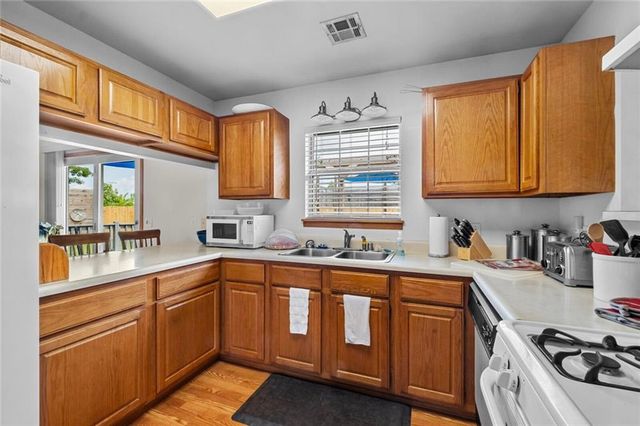 821 N 12th Terrace, Rogers, AR 72756