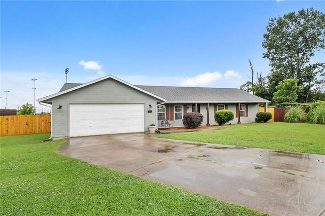 821 N 12th Terrace, Rogers, AR 72756