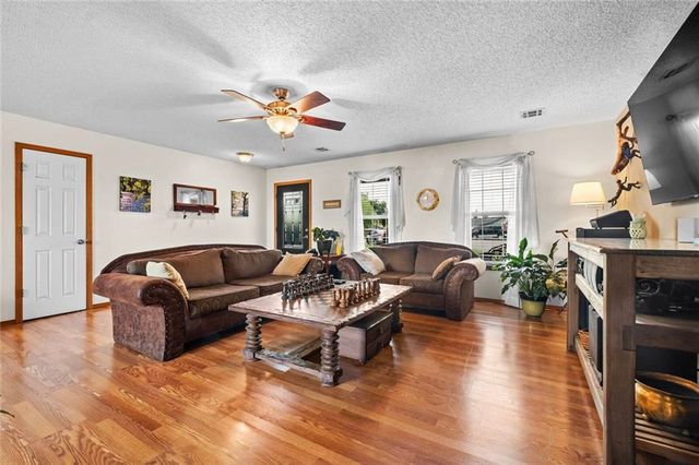 821 N 12th Terrace, Rogers, AR 72756