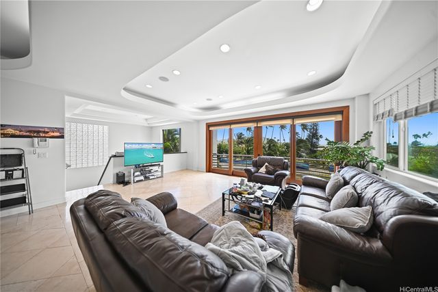 5984 Kalanianaole Highway, Honolulu, HI 96821