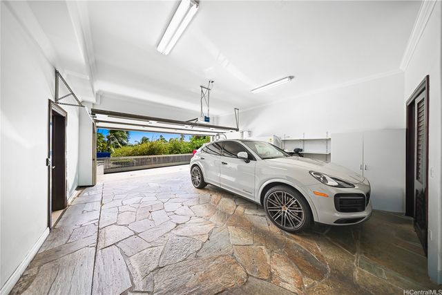 5984 Kalanianaole Highway, Honolulu, HI 96821