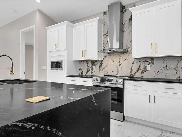 2835 60TH AVENUE N, St Petersburg, FL 33714