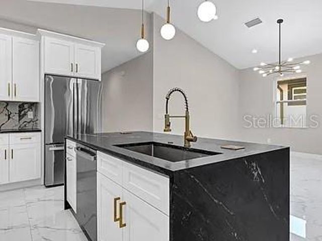 2835 60TH AVENUE N, St Petersburg, FL 33714