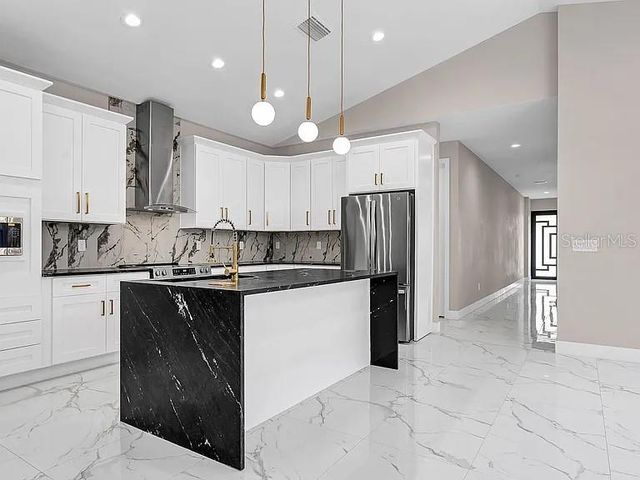 2835 60TH AVENUE N, St Petersburg, FL 33714