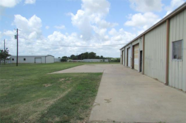 51 New Wehdem Road, Brenham, TX 77833