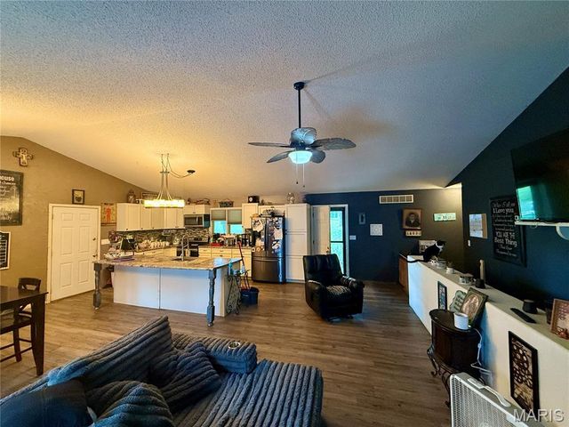 13306 Canuck Lane, Dixon, MO 65459