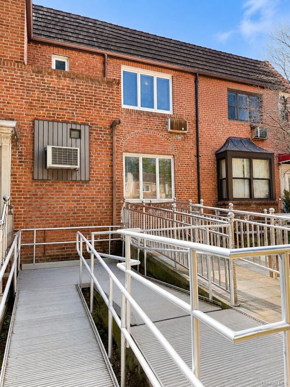 144-10 Jewel Avenue, Kew Garden Hills, NY 11367 — photo 3