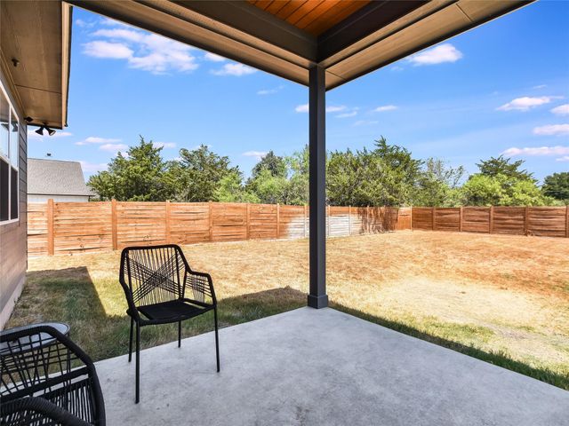 114 E Keomuku LN, Bastrop, TX 78602