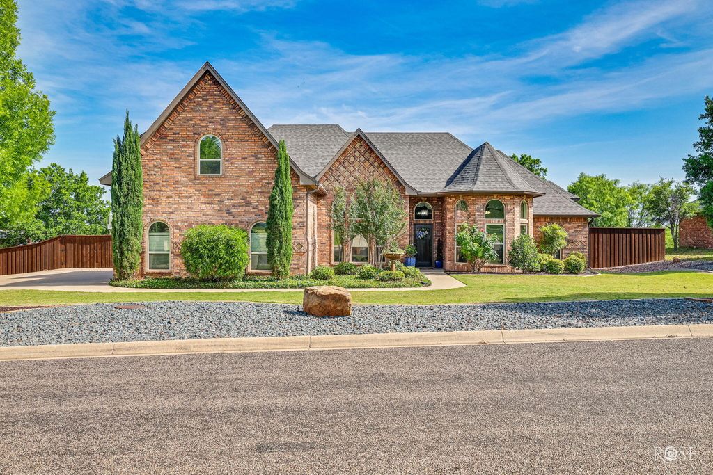 Image 1 of property listing at 6005 Kingsbridge Drive, San Angelo, TX 76901